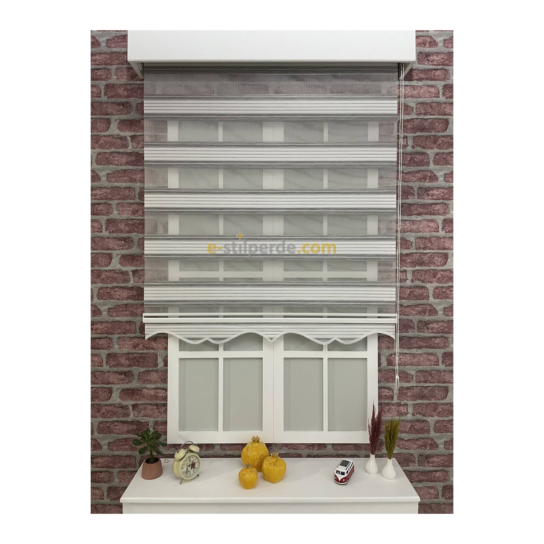 

Рулонные шторы для окон Zebra Curtain White - Grey Striped ( Секция юбки )