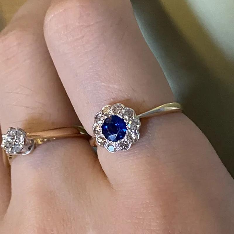 Fashion Style Sapphire Rings for Women Light Luxury Exquisite Inlay Diamonds Blue Ring Party Wedding High Quality Jewelry