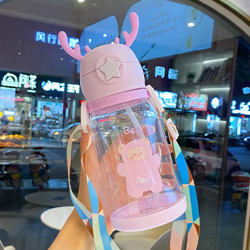 Cartoon Reindeer Antler Plastic Cup With Handle And Straw Large Capacity Student Gift Water Bottle For Kids KTY