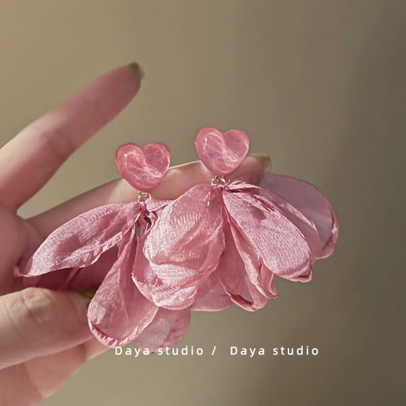 Red Retro Hong Kong Style Flocking Flower Bow Earrings - Elegant Long Design for Women, Perfect for Autumn and Winter Seasons