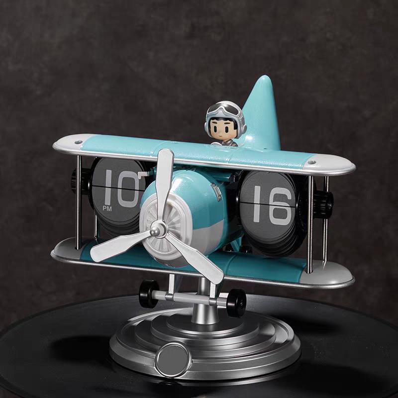 European Retro Flip Clock Table Ornament – Wang Ziru Style