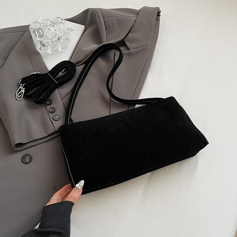 

Осенний тренд нишевая сумка на одно плечо под мышку подушка корейская версия матовая сумка женская 2025 новая модная сумка-мессенджер женская чёрный