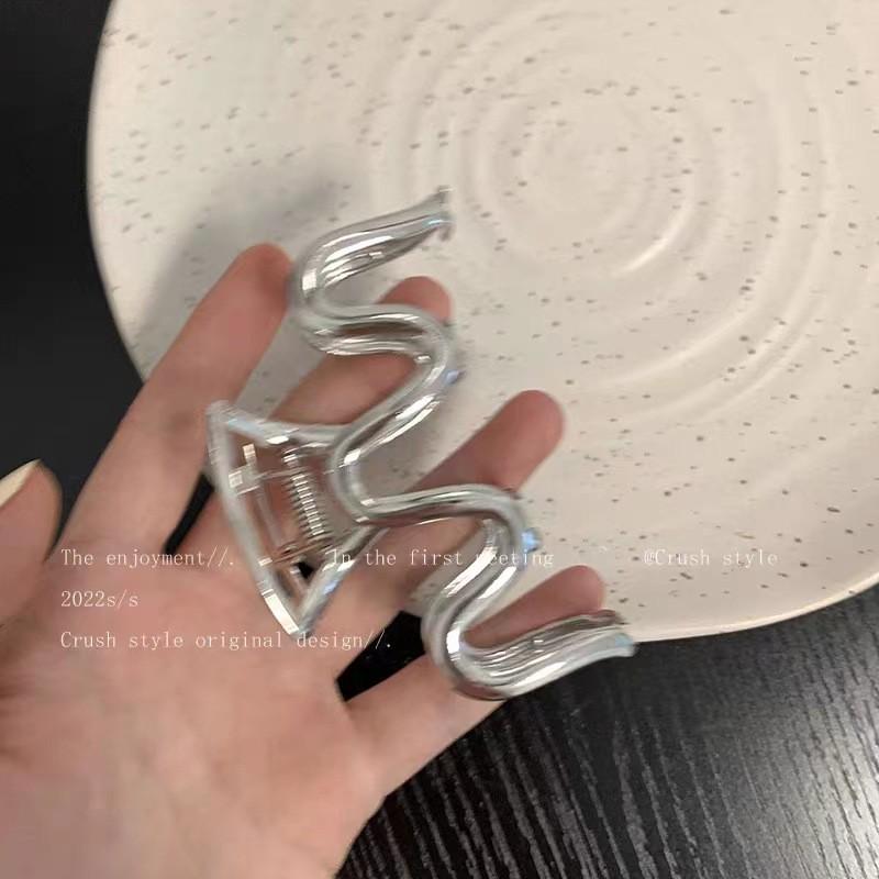 Premium Metal Shark Hair Clip for Women - Large Summer Headdress Hairpin, Unique Design