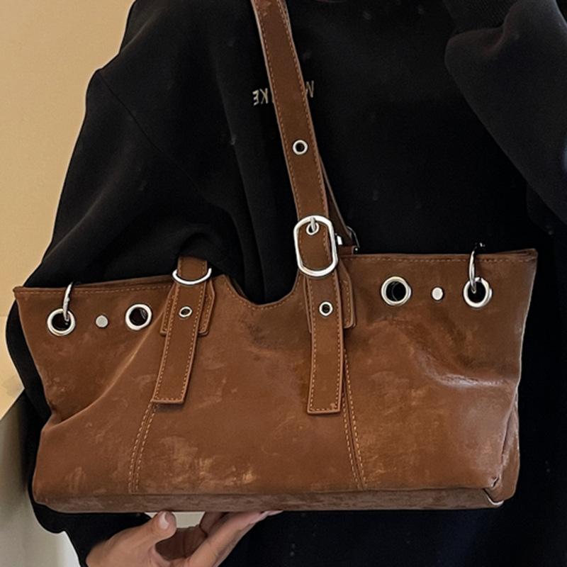 Single-shoulder Bag Women's Niche Commuting Retro Bag Riveted Hot Girl Motorcycle Underarm Bag