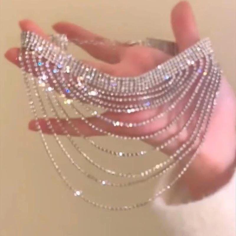 Explosive multi-layer oval zircon pearl necklace, simple design sense, temperament, clavicle chain, light luxury, personalized versatile item