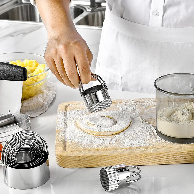5Pcs Biscuit Cutter Set Stainless Steel Biscuit Mold Set with Handle Cookies Cutter Kit Nonstick Cookies Mold Baking Dough Tool