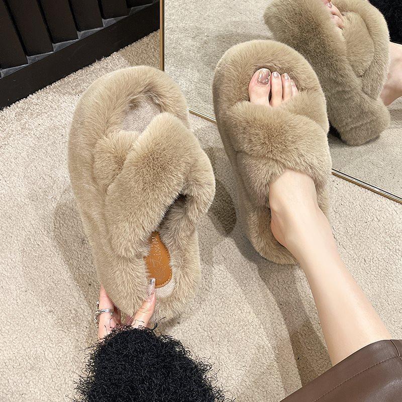 Mao automne et hiver chaussures d'intérieur moelleuses à semelles épaisses pantoufles moelleuses vêtements d'extérieur en tissu pour femmes célébrité Internet 2025 nouveaux modèles croisés