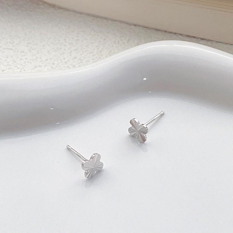 Sterling Silver Four-Leaf Clover Stud Earrings for Women – High-End Light Luxury Ear Jewelry