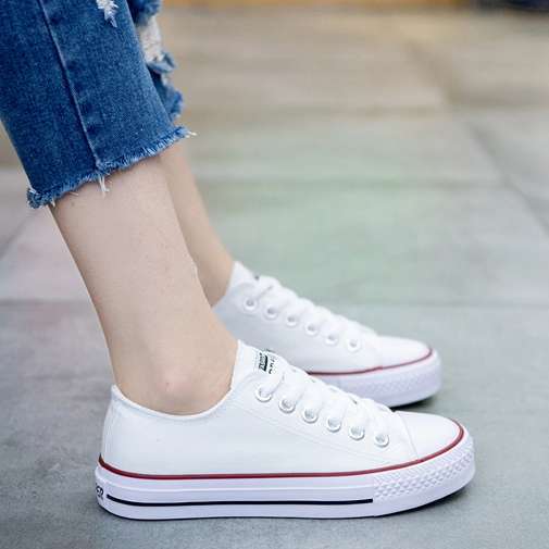Canvas shoes female students versatile casual baseplate shoes 2025 new breathable Korean version classic cloth shoes little white sneakers
