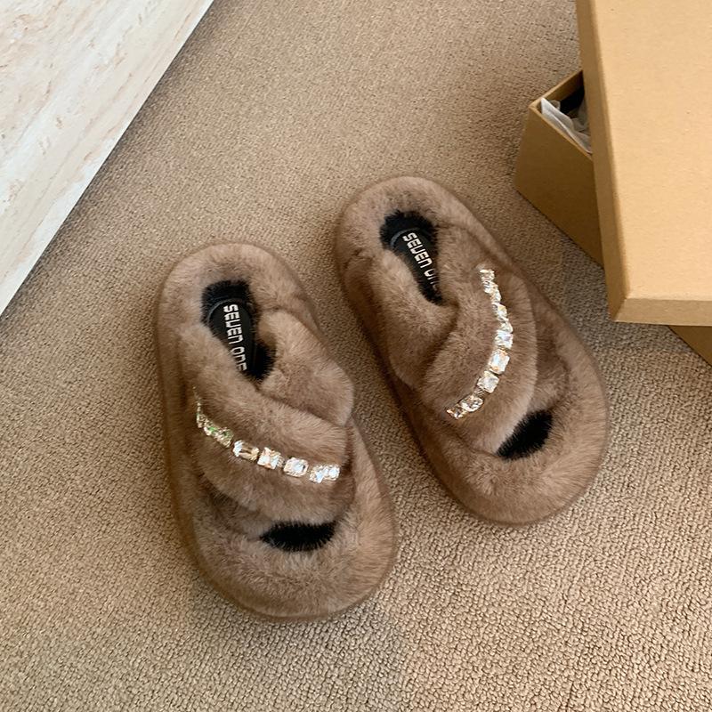 

Korean version of trendy cross-haired slippers for women to wear 2025 autumn and winter new thick-bottomed fashion rhinestone one-word cotton slipp 35 хаки
