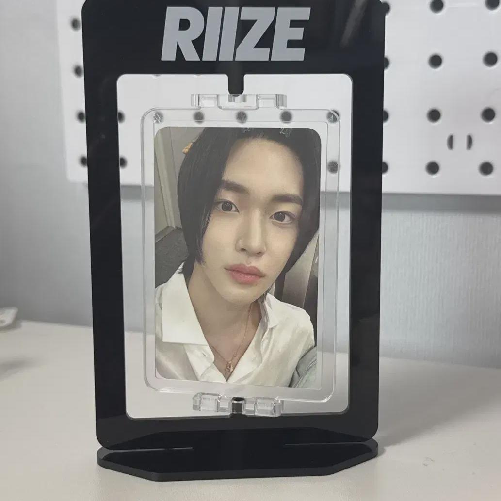 

Riize Wonbin Rise Up Acrylic Turning Stand