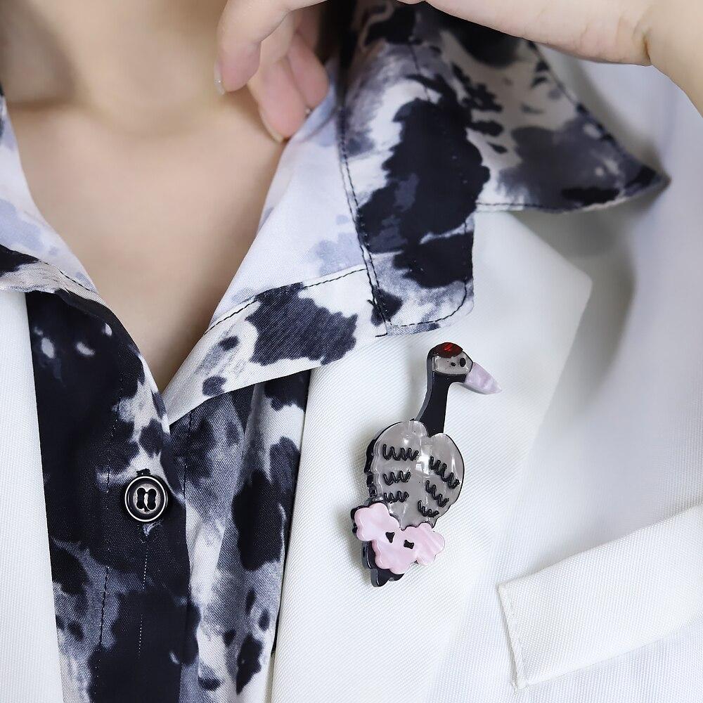 Blucome Custom New Acrylic Crane Brooch Pin Fashion Cute Bird Animal Brooch Badge For Women Lovely Banquet Party Accessories