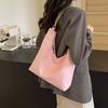 Chic Vintage Large Capacity Tote Bag Fashionable Shoulder Bag For Daily Use