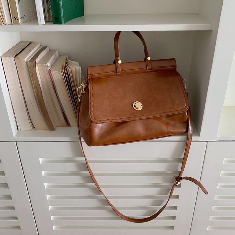 Retro Leather Crossbody Bags for Women Versatile Large Capacity Shoulder Bags Simple Briefcase Handbags Commuting Messenger Bags