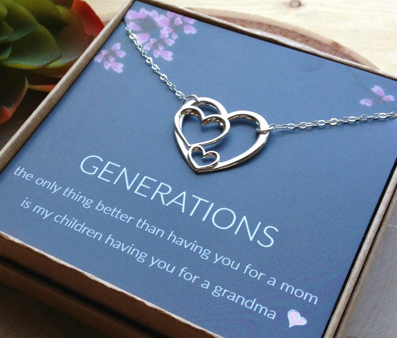

Поколения Ожерелье День матери Подарок для бабушки Серебряное ожерелье с тройным сердцем для бабушки, мамы и детей