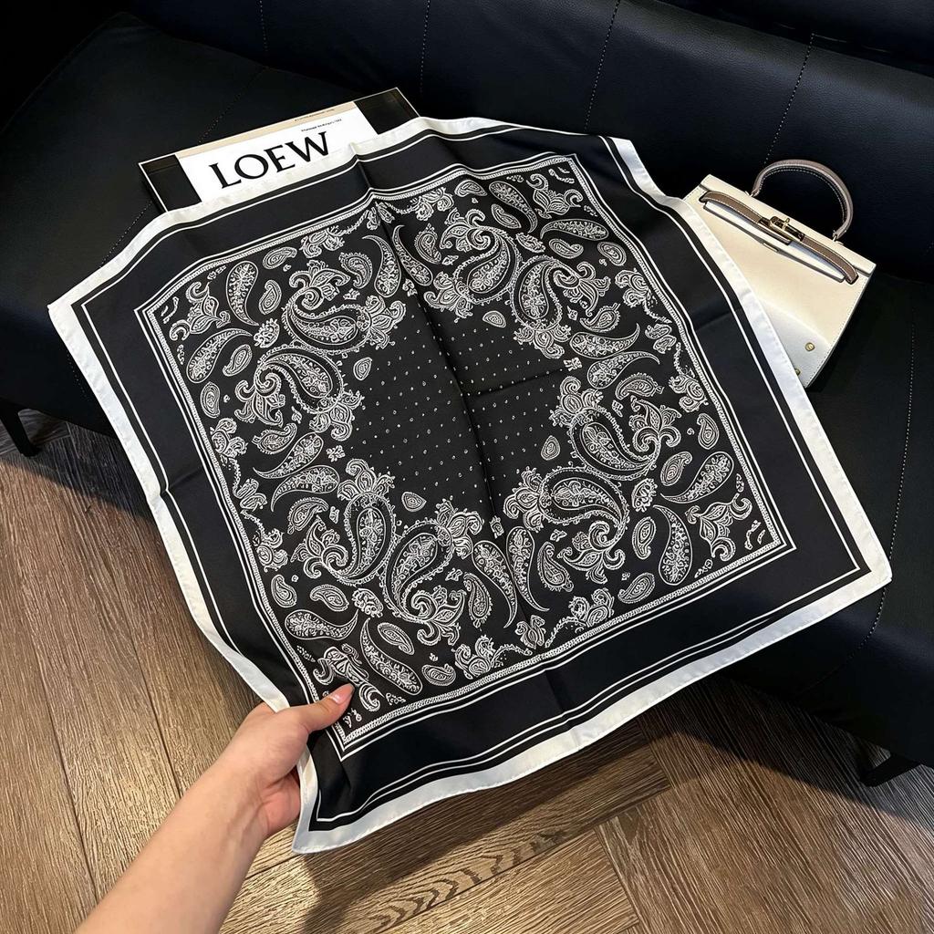 New old money wind chain neck scarf women's commuting versatile soft silk scarf neck protection shawl outer scarf