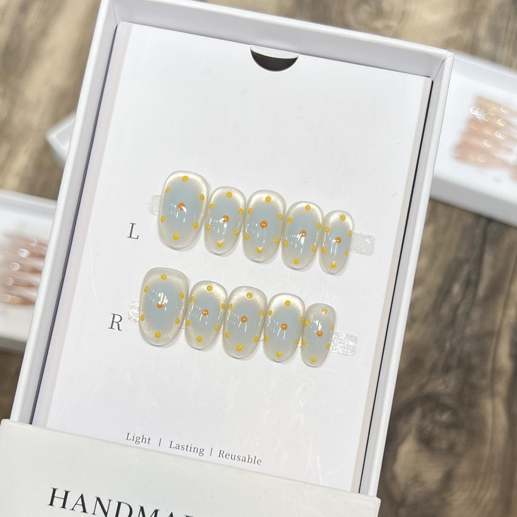 Cute Polka Dot Glass Bead Cat Eye Nail Art Piece Short Pure Hand-wearing Nail