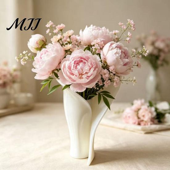 Minimalist Flower Holder 3D Printed Leaf Shaped Vase, Decorative Vase for Flowers Arrangement, Modern Tabletop Home Living Room Decor Table