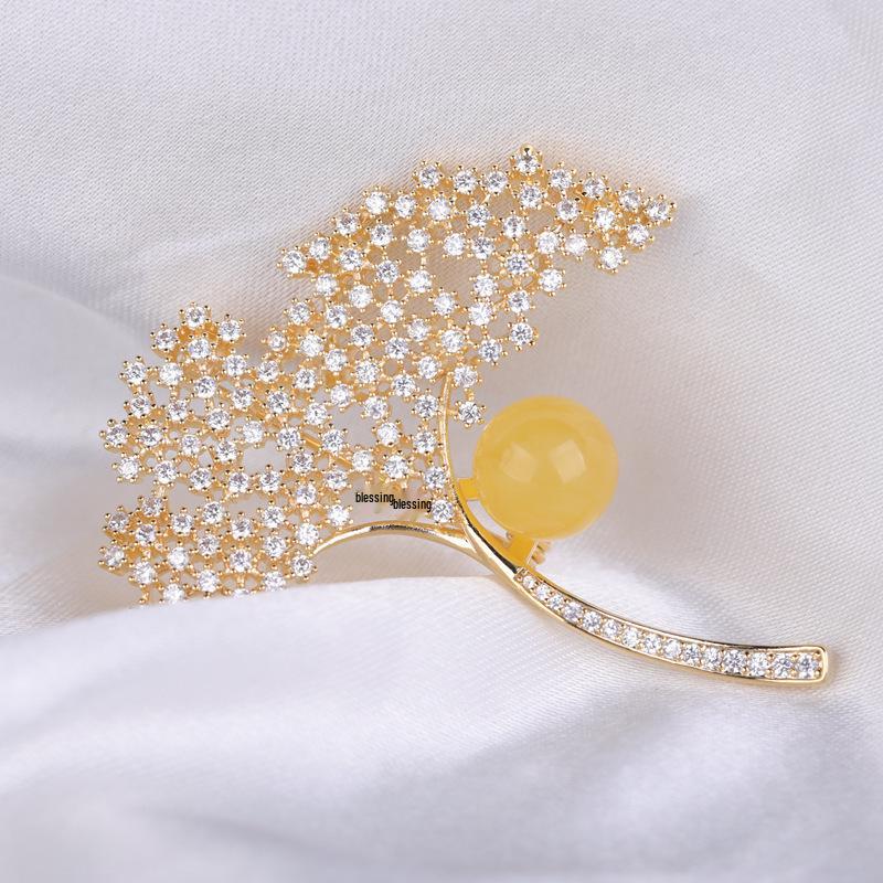 

Универсальная брошь-подвеска в корейском стиле в виде листа гинкго из янтаря - женский осенне-зимний аксессуар