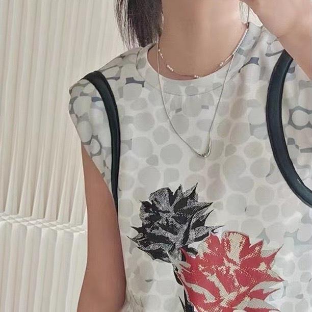 Women's Hammered U-Shaped Smiley Face Necklace - Minimalist Design, Versatile Long Pendant for Everyday Wear