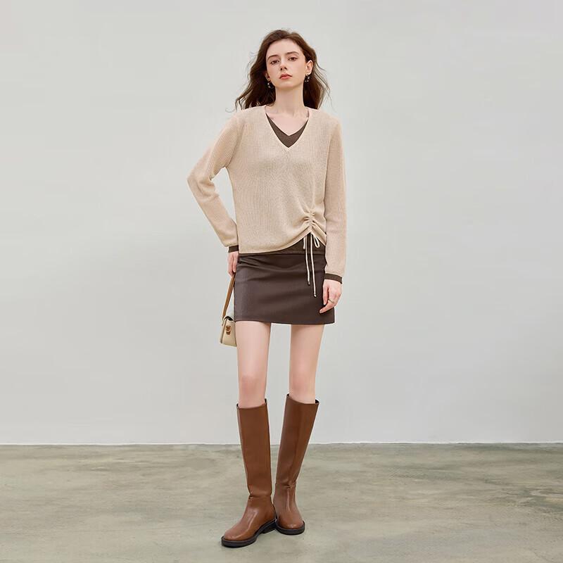 Dámský kontrastní pletený top s V-výstřihem a falešným dvoudílným vzhledem