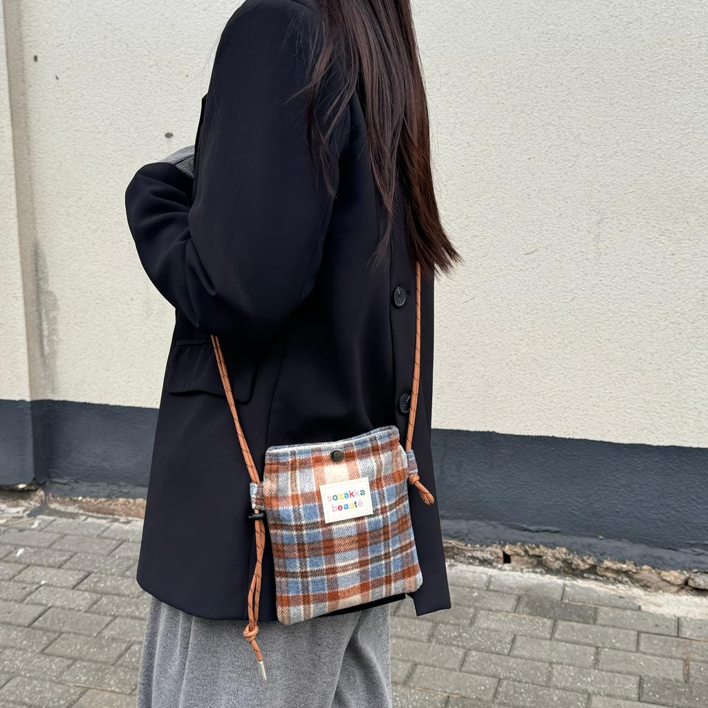 Casual Plaid Tote Bag, Hand Washable Polyester Lined Shoulder Bag with Adjustable Strap and Buckle Closure for Phone and Lipstick Storage