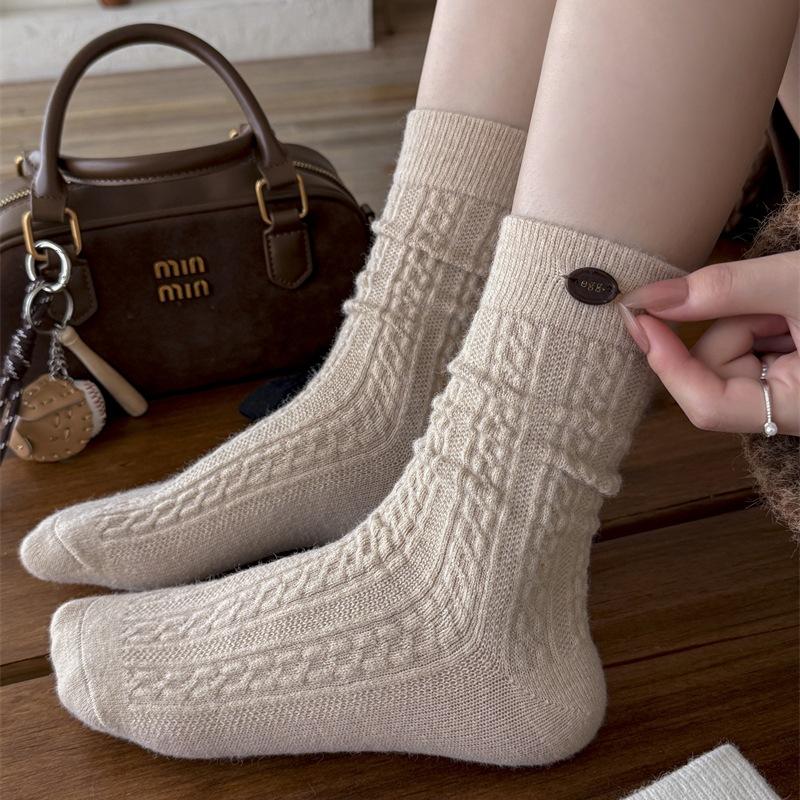 

Женские теплые однотонные носки-гольфы с отворотом на пуговице и скрученным узором из махровой ткани на осень и зиму 1 pair