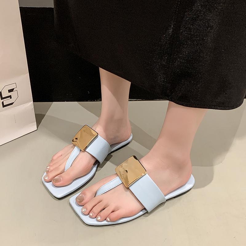 

Модные золотые туфли-вьетнамки с заклепками, плоская подошва, круглый носок, неглубокий вырез, нескользящие сандалии, модные летние роскошные дизайнерские сандалии-вьетнамки, шлепанцы, женские 35