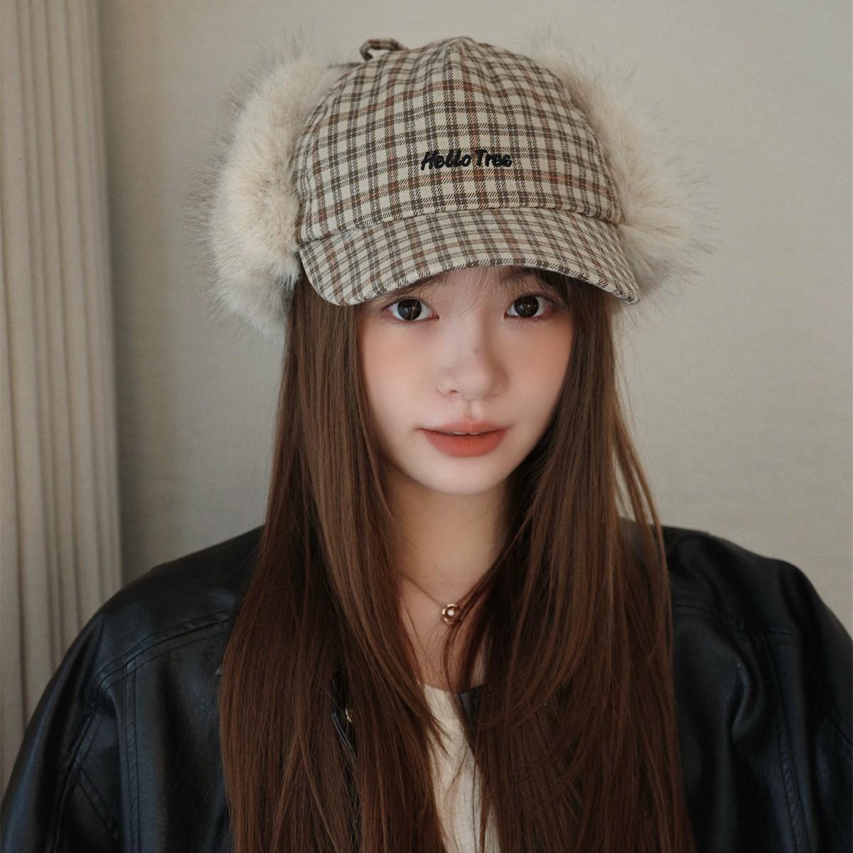 Fast Charging Women's Red Baseball Cap Niche Hot Girl Plaid Peaked Cap Winter Thickened Warm Lei Feng Hat Cycling Plush Ear Protection Hat 54-58Cm
