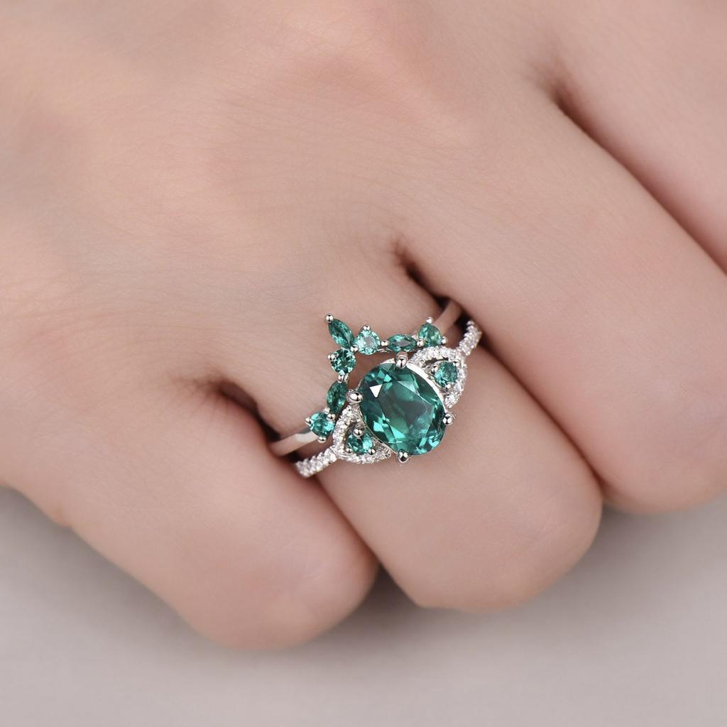 New European and American luxury green zircon ring Fashionable engagement ring with emerald gemstone