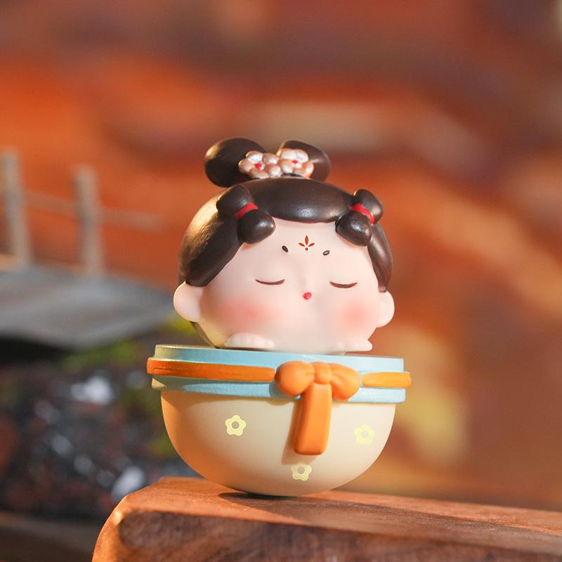 Creative Tang Dynasty Lady Phone Holder: Ancient Style Ornament for Luck