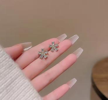 Cute Korean Earrings Love Heart Bling Crystal Stone Rose Gold Stud Earrings for Women Korean Jewelry Gift