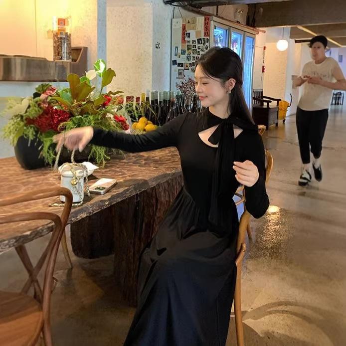 French new early spring lace-up temperament black skirt foreign style long dress good-looking and thin long-sleeved dress