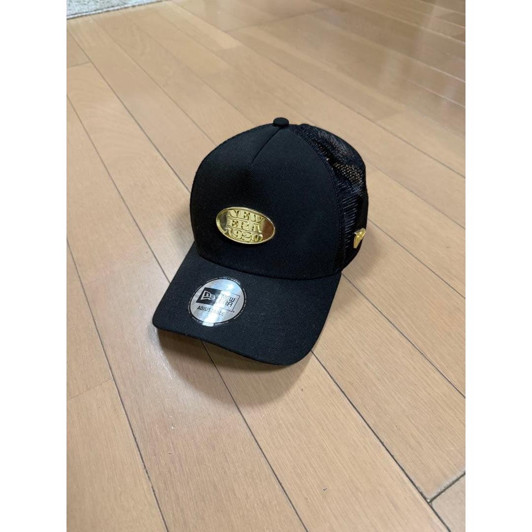 Used Mesh black cap with golden logo