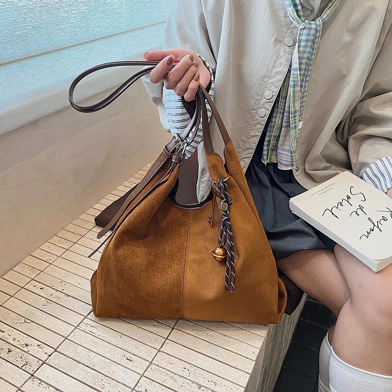 Retro Design Sense Niche Tote Bag Women's Solid Color New Winter Large-capacity Messenger Bag Versatile Commuter Bag