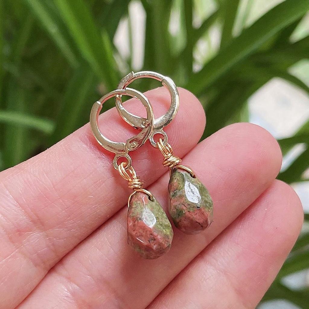 1pair Natural Stone Earrings for Women Small Water Drop Ear Loop Amethysts Rose Quartz Topazs White Crystal Dangle Earrings