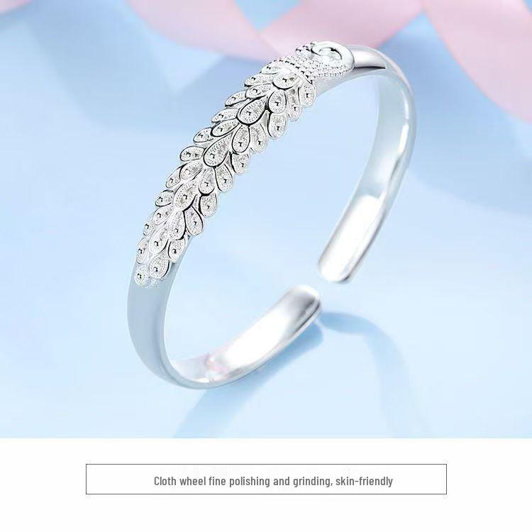Silver-Plated Star-Studded Women's Bracelet - Fashionable, Elegant, and Versatile Design
