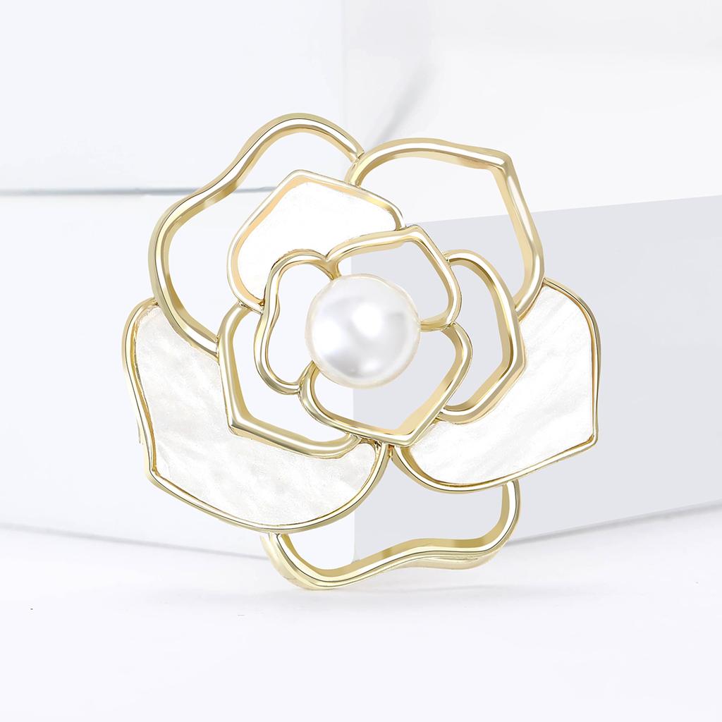 Elegant Enamel Camellia Brooches for Women Unisex Pearl Plant Pins Event Party Backpack Luxury Gift Decoration Clothes Accessory