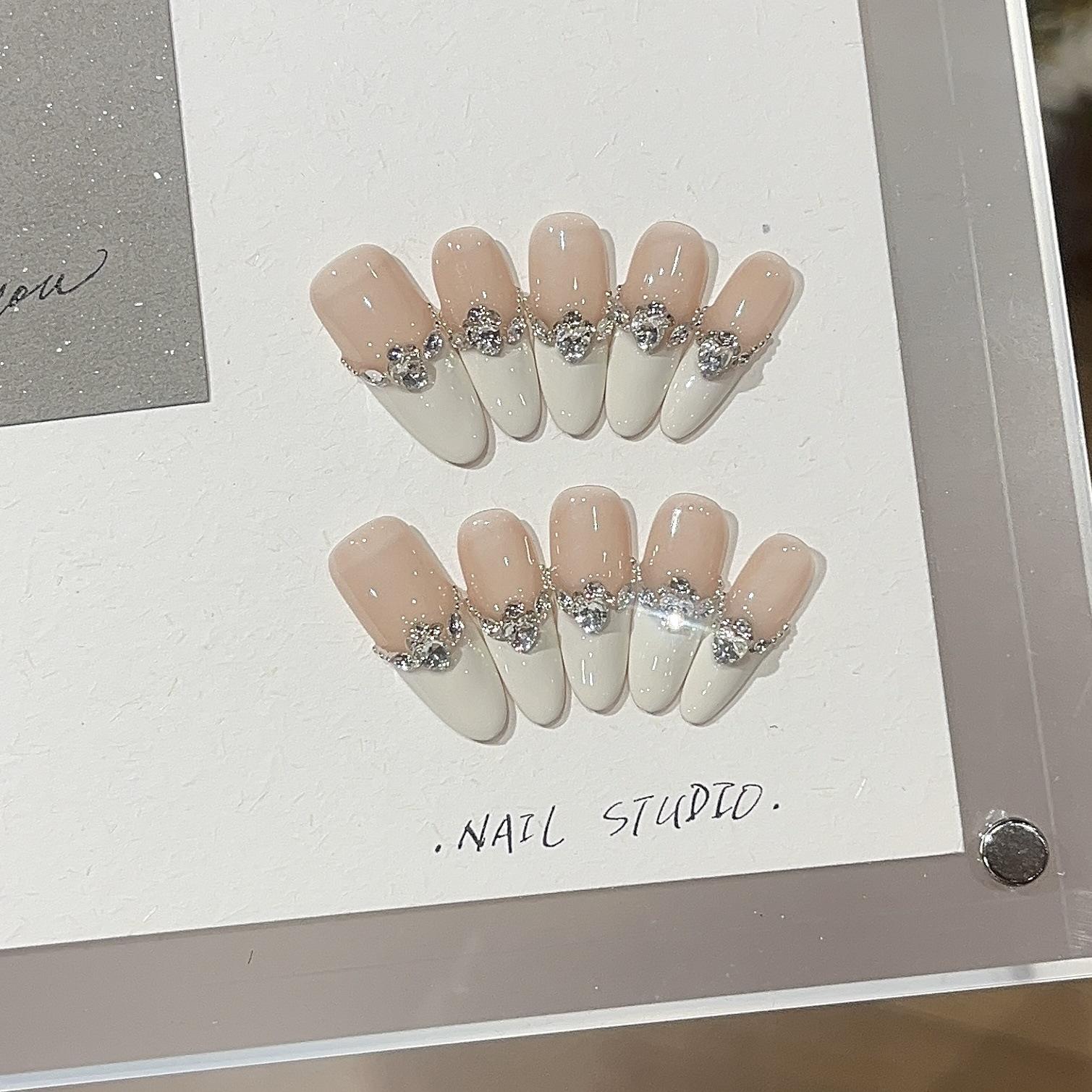 

Балет Серебряной Луны Высококлассное Ощущение Нежный Молочно-Белый Французский Бутик Бриллиантовая Цепочка Легкая Роскошь Носимая Броня L