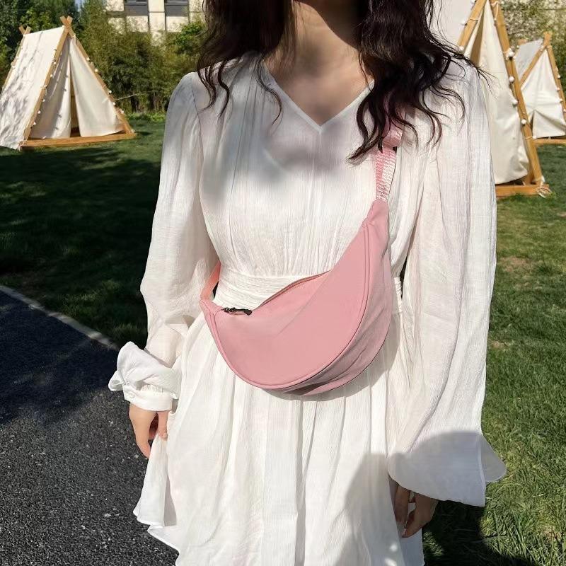 Nylon messenger bag women's new trendy dumpling bag light sports wind messenger bag shoulder bag armpit bag