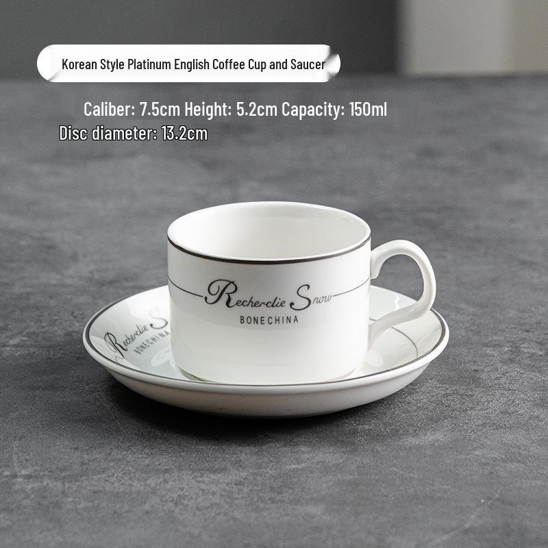 Elegant Europeisk Keramisk Kaffekopp - Snygg Lyxig Gåva för Kvinnor, Perfekt för Kontoret eller Kaféet.