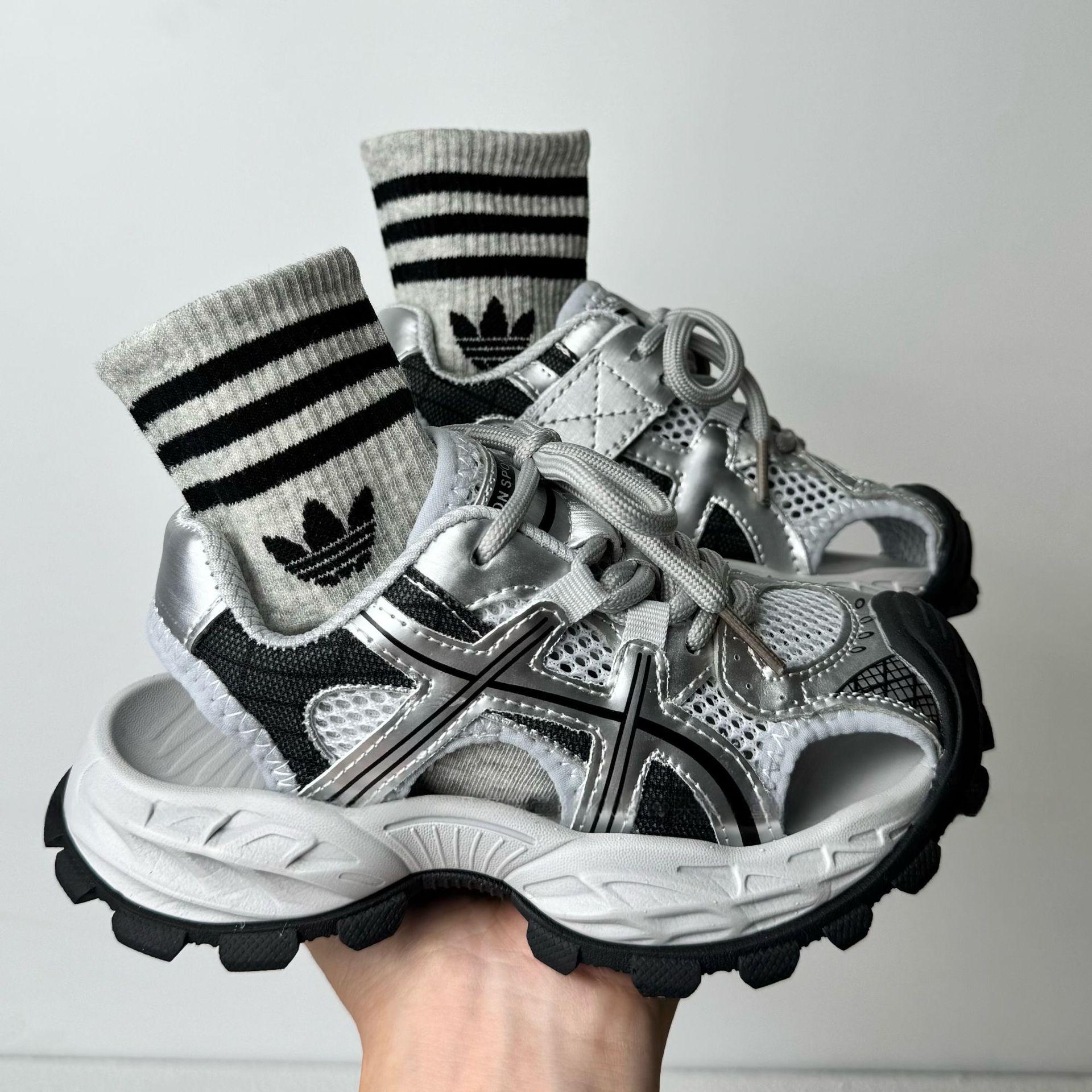 

Children s sports sandals 2025 summer new boys hollow breathable dad shoes trendy brand girls casual shoes versatile 37 серебряный