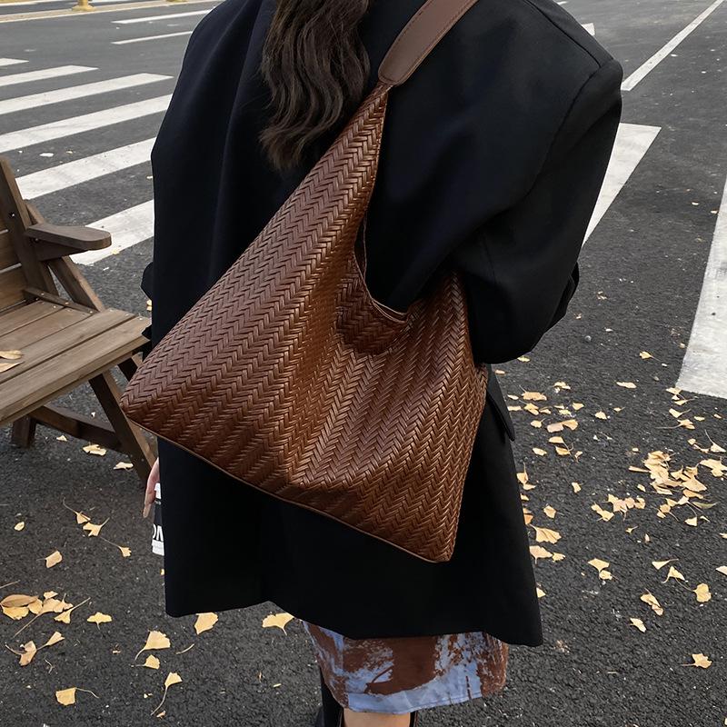 Women's Retro Woven Underarm Crossbody Tote - Solid Color Versatile Handbag