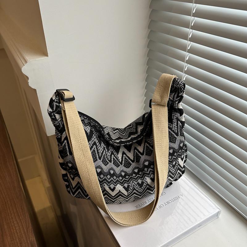 Trendy Street Style Medium Sized Tote Bag With Zipper Closure And Soft Fabric