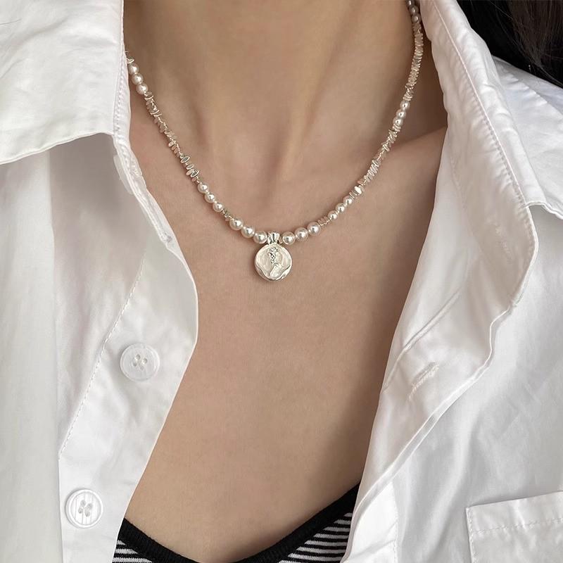 Elegant Pearl Rose Flower Clavicle Necklace for Women - New Style, Sweet, Light Luxury