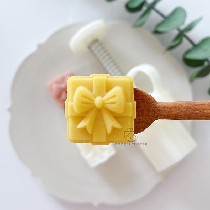 20g Butterfly Mooncake Mold for Mother's Day & Mid-Autumn Festival - Perfect for Bite-Sized Pastries