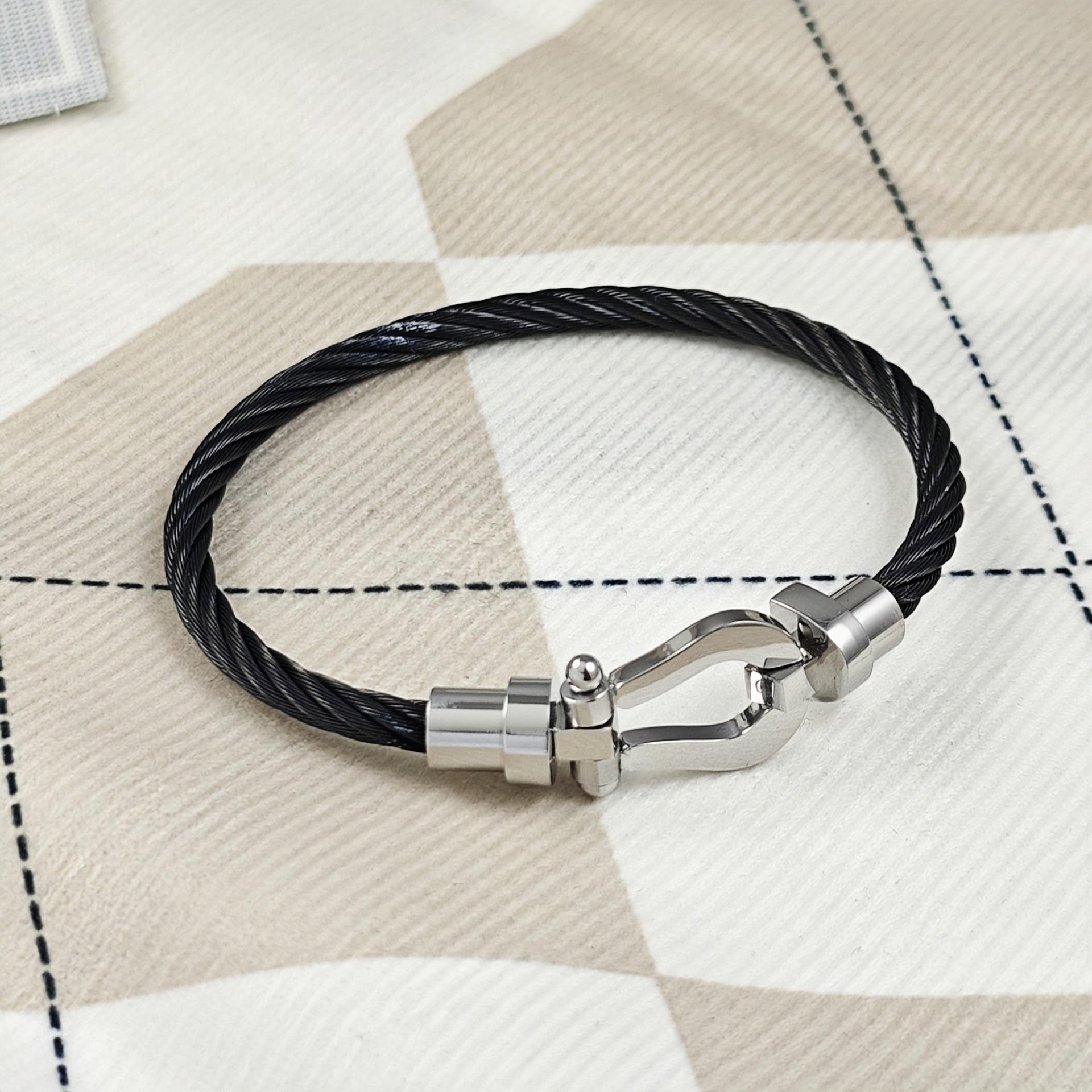 2026 Modisches Hufeisen-Magnetverschluss Stahlseil-Armband, Schmuck für Herren und Damen Party-Accessoires 19cm (4mm) (women's model) white