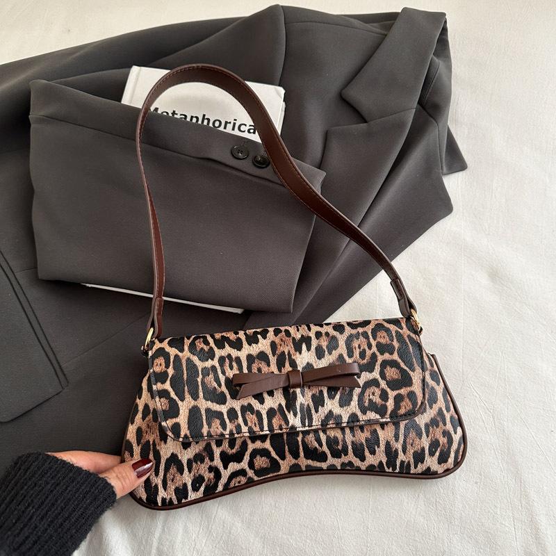 

Premium sense niche leopard print bag women s 2025 new popular versatile shoulder underarm bag Spice girl style small bag