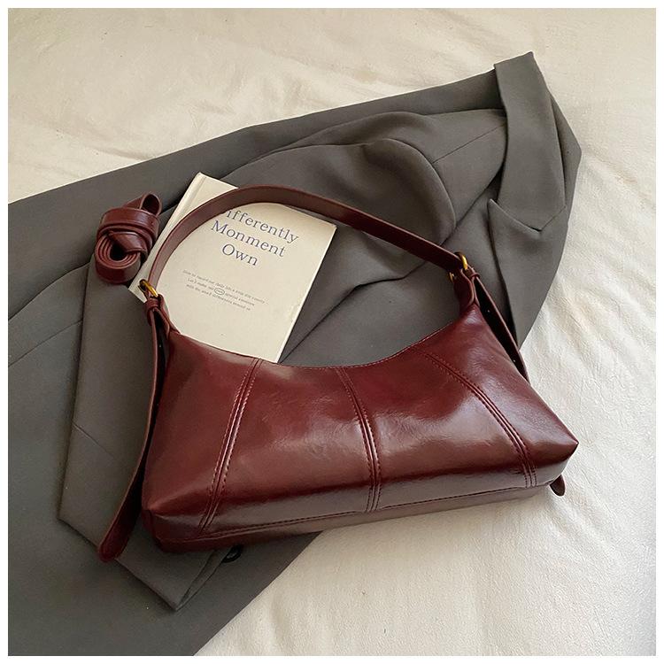 

2025 new fashion underarm bag women s niche design shoulder messenger bag retro oil wax leather hand carry crescent bag