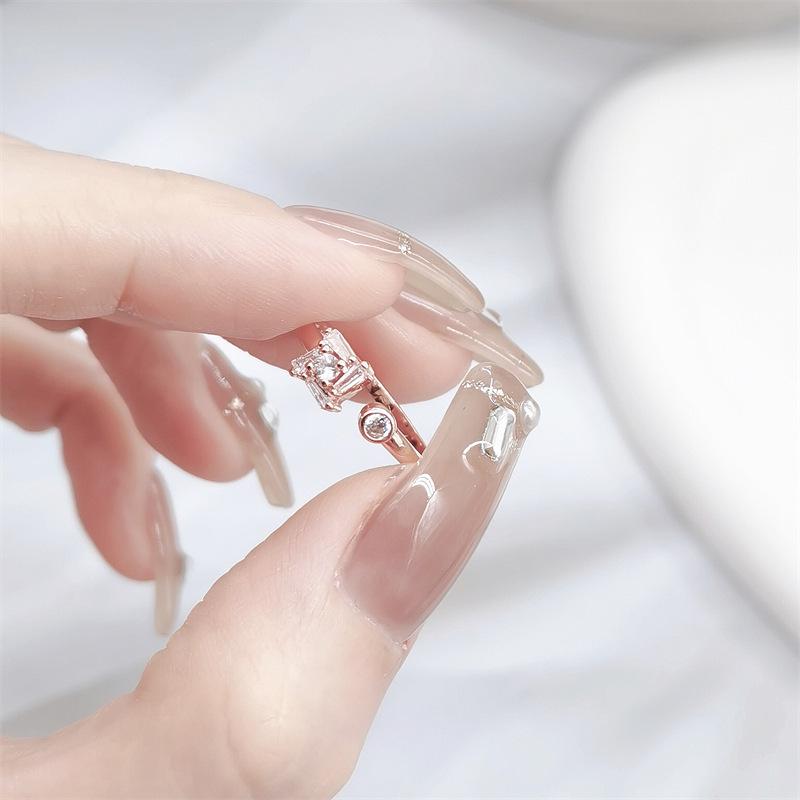 Korean High-End Rhinestone Open Ring: Trendy, Luxurious Versatile Fashion for Women Adjustable Opening